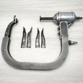 Snap-on Cf-700 Snap-on Pneumatic Spring Compressor With Attachments
